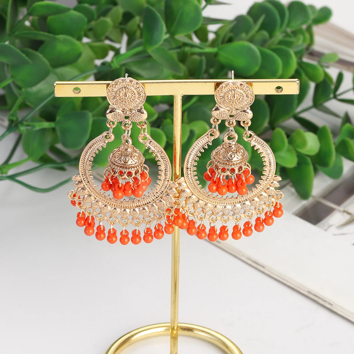 Boucles d’Oreilles Jhumka Rondes Dorées – Vintage Bohème à Fleurs & Pompons de Perles