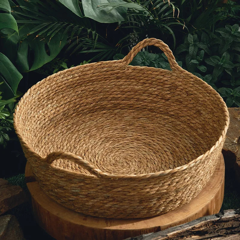 Panier en rotin tressé pour chat — couchage d'été