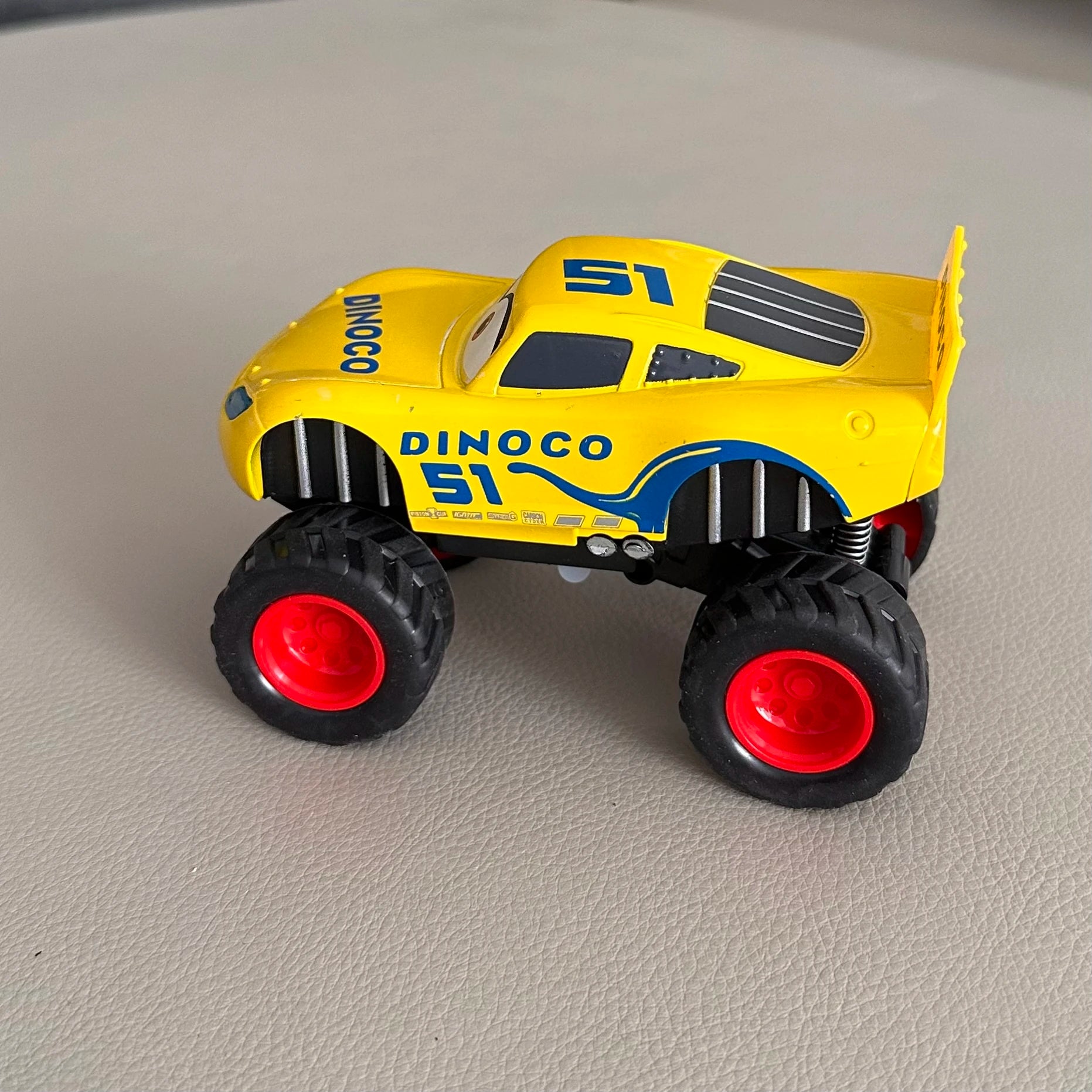 Disney Toy Story 4 – Lightning McQueen Inertiel avec Lumières | Modèle de Collection Enfants