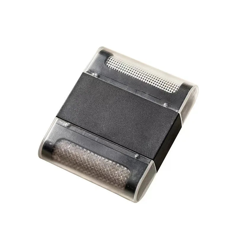 Mini brosse anti-poils portable — vêtements et tissus