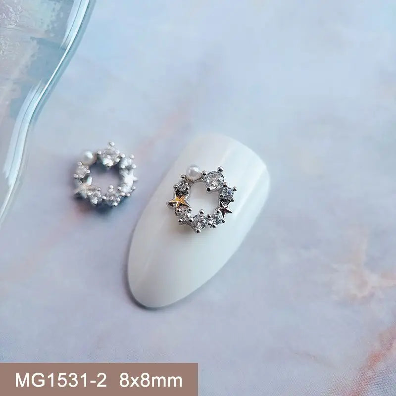 Décorations d’Ongles Noël Zircon ✨ (Lot de 10 pièces)