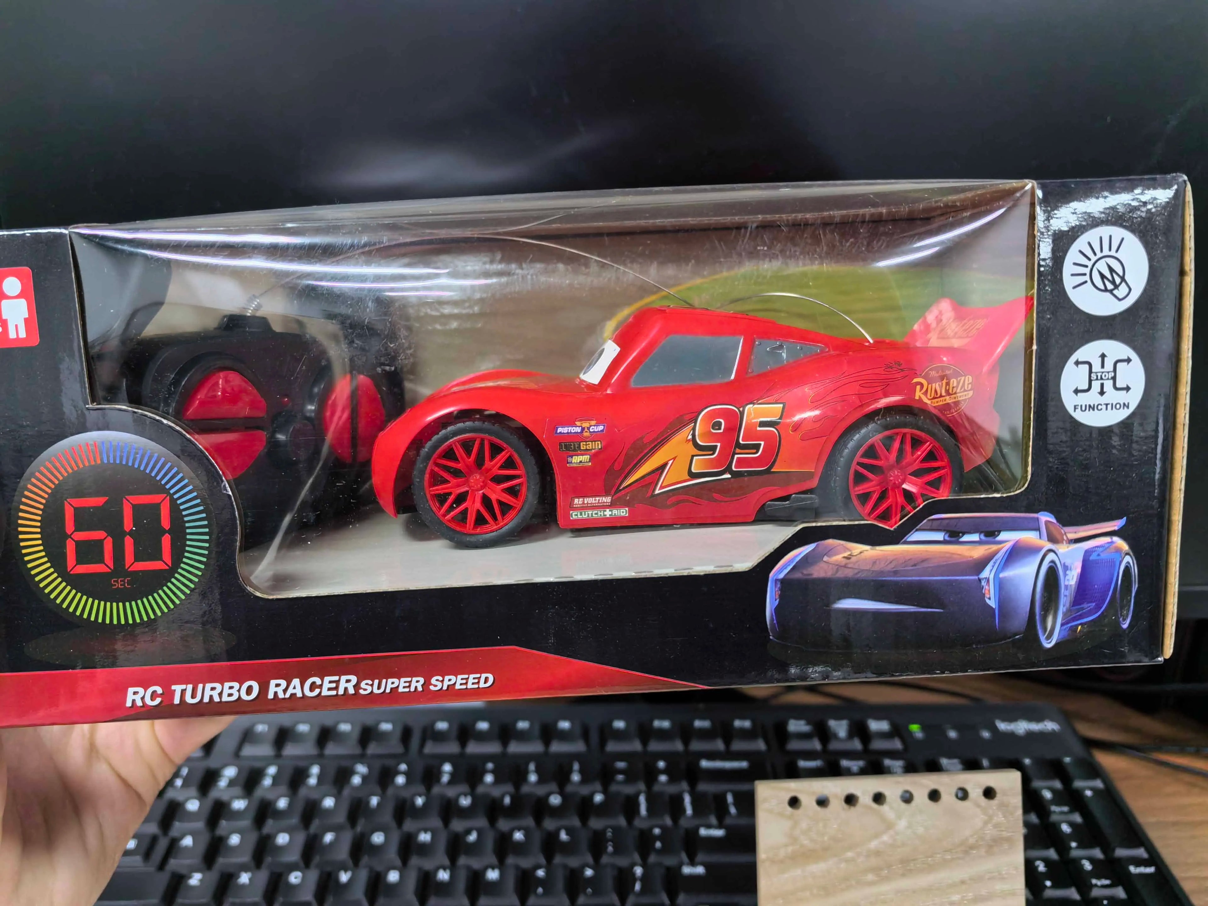 Lightning McQueen 2-en-1 – Voiture Télécommandée Transformable en Robot RC
