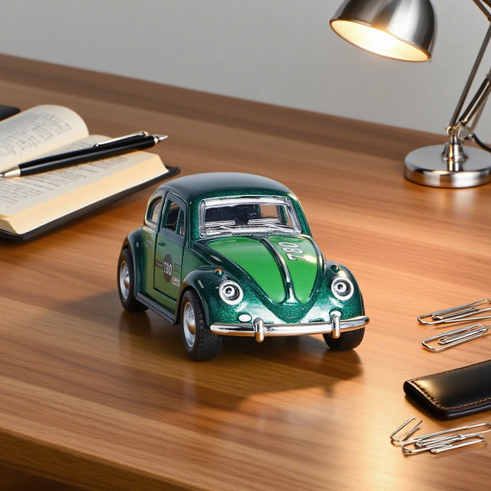 Voiture Miniature Coccinelle Verte Rétro – 1:32 | Mécanisme à Friction, Portes Ouvrantes | Jouet & Décoration