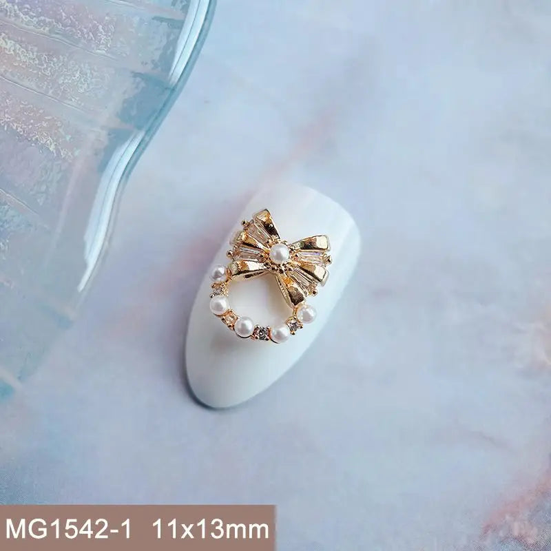 Décorations d’Ongles Noël Zircon ✨ (Lot de 10 pièces)