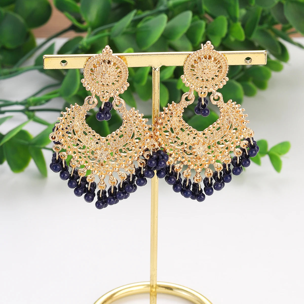 Boucles d’Oreilles Boho Cœur Doré – Fleur Sculptée & Perles – Style Jhumka Indien