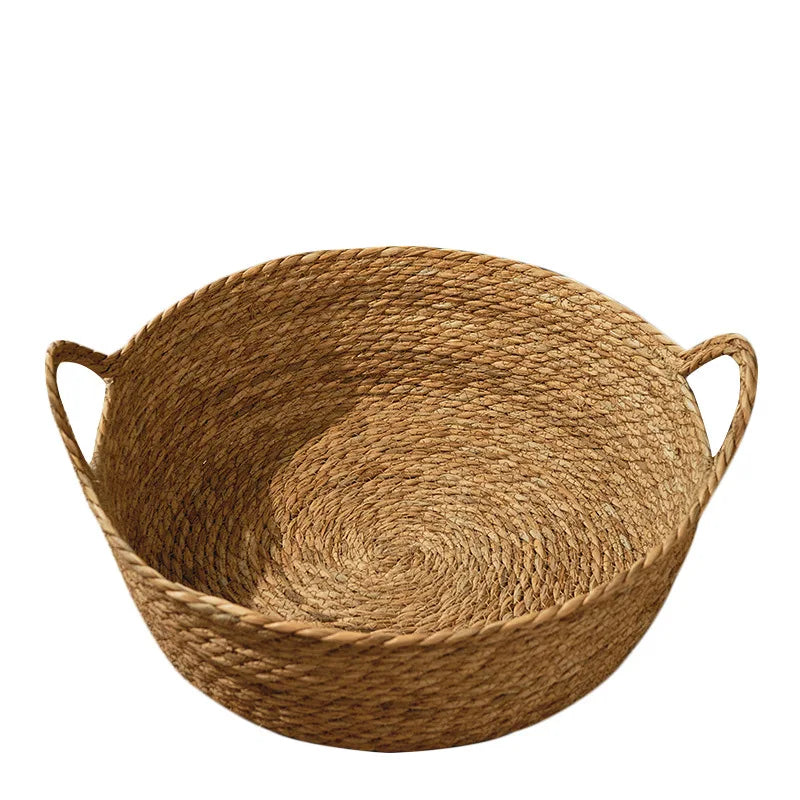 Panier en rotin tressé pour chat — couchage d'été